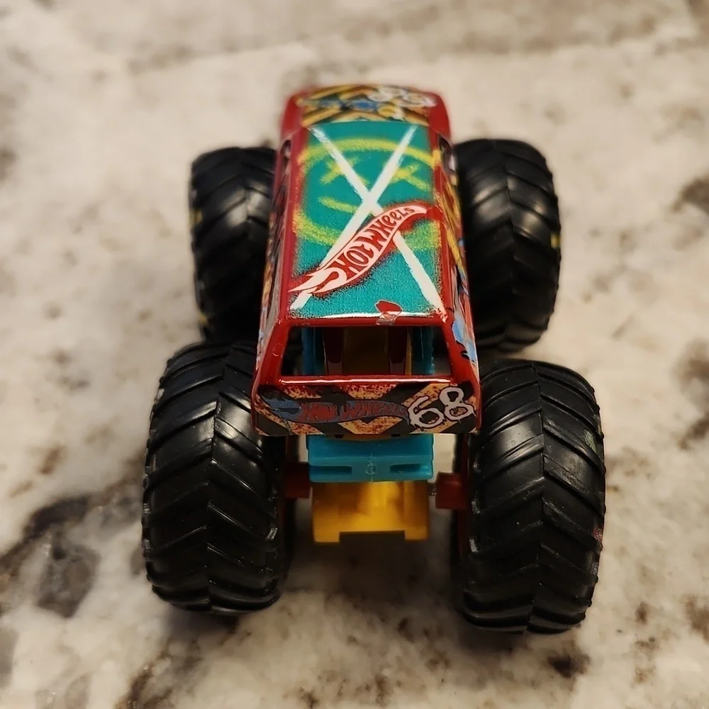 Hotwheels Mattel 68 truck 4x4 monster Truck 1:64 scale street graffiti dicast